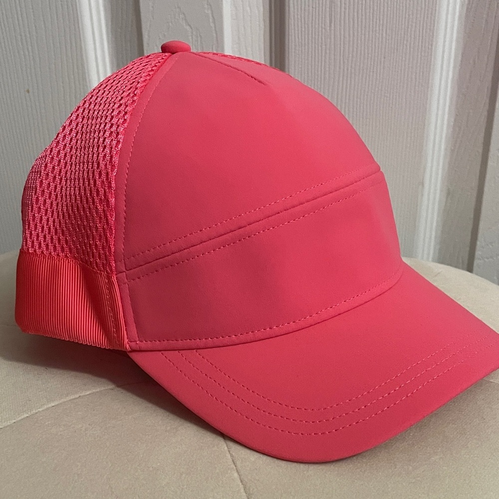 Lululemon Athletica Pink Hat dash and splash cap II glossy pink NWT